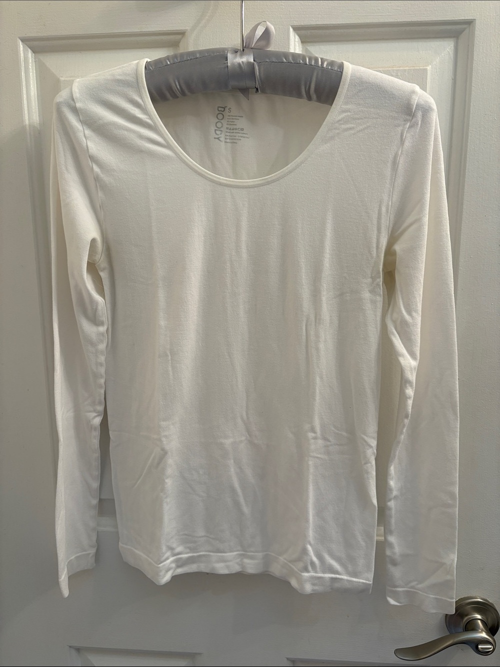 BOODY Women's Long Sleeve Scoop Neck Top in White/Cream